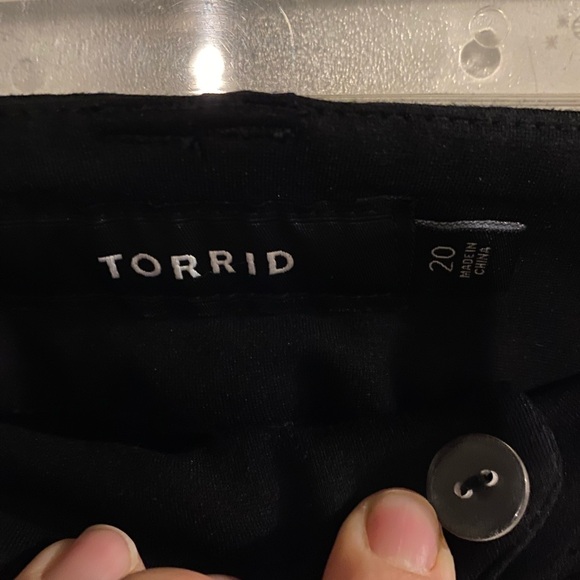 Torrid Black Women's Bermudas - Picture 3 of 3
